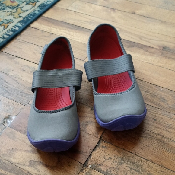 CROCS Comfy Gray Purple Mary Jane Flats EUC Women's 9 - Picture 3 of 6